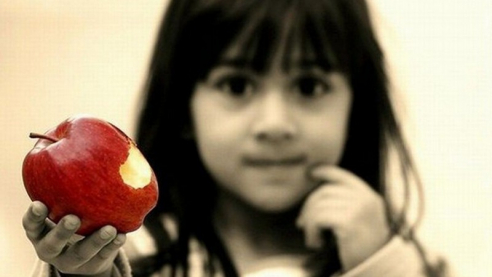 Притча "Девочка и яблоки"