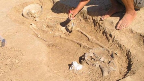 На территории Омской крепости нашли скелет древнего человека. Часть 1